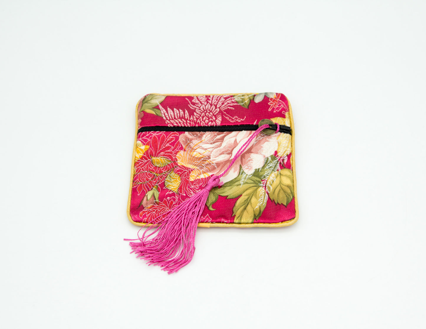 Seidige Geschenktasche mit getrocknetem Lavendel