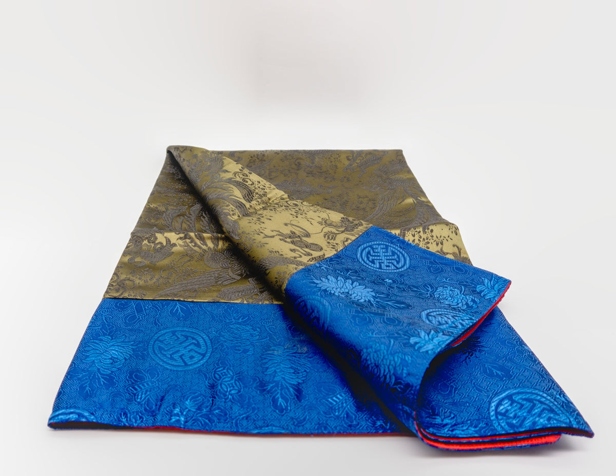 Square Brocade 'Dragon' – Olive Green Center 90x90 cm
