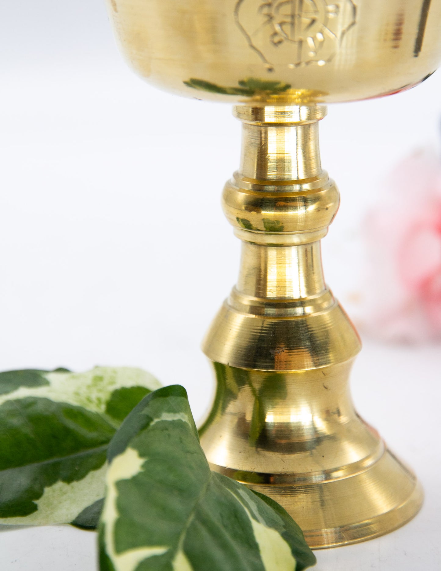Gravierte Butterlampe aus Messing / 11,5 cm