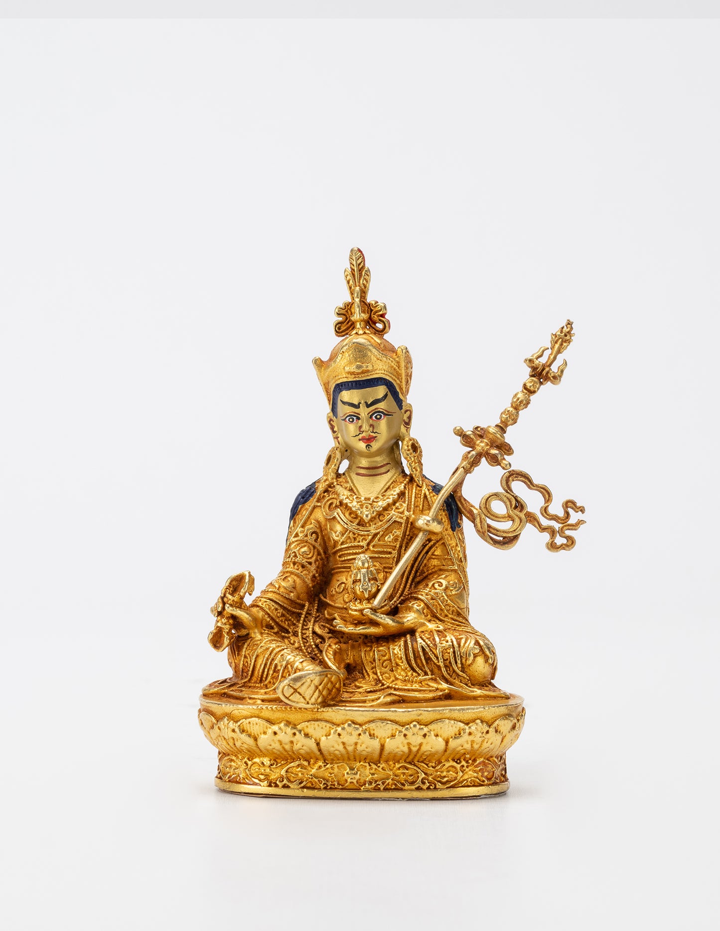 Kleine goldene Gottheitsstatuen