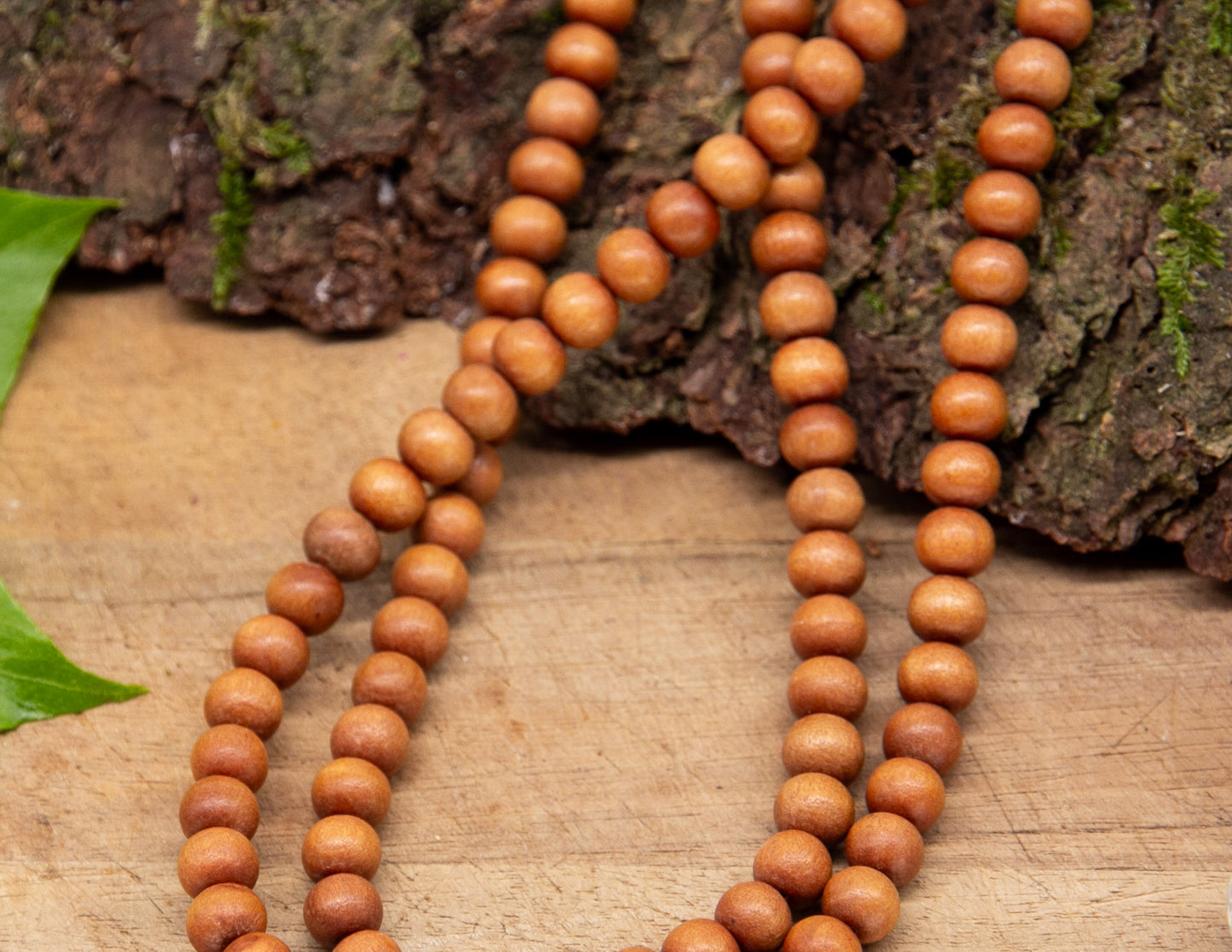 Klassische Mala aus Sandelholz und Lotus-Guru-Perle 8 mm