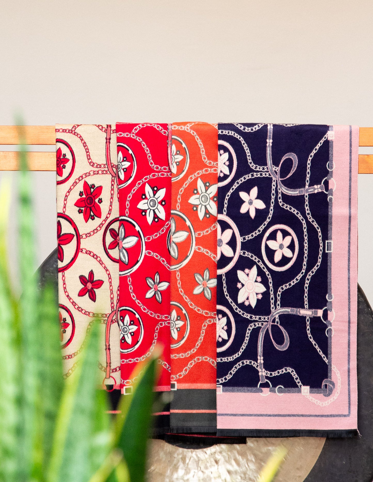 Schal mit Retro-Blumenmuster