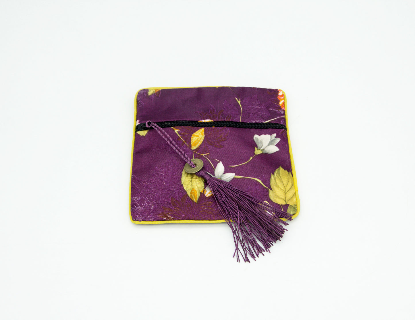 Seidige Geschenktasche mit getrocknetem Lavendel