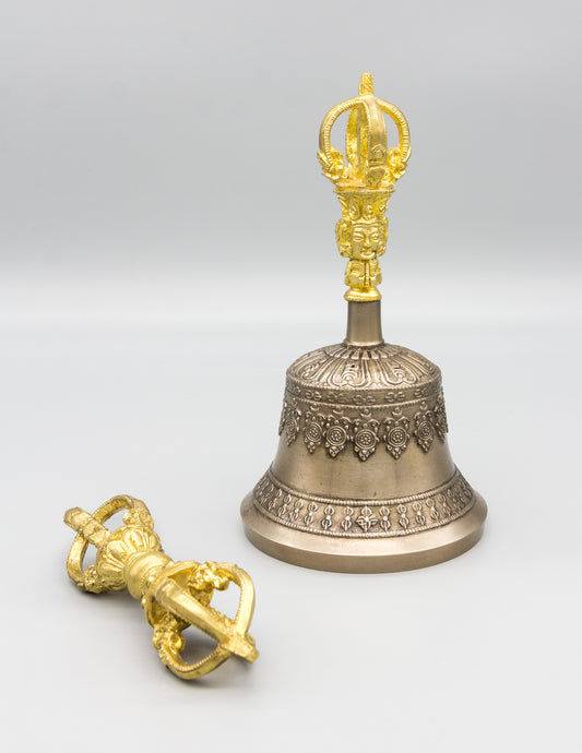 Hochwertige Glocke und Dorje mit Goldkontrast I – Ani
