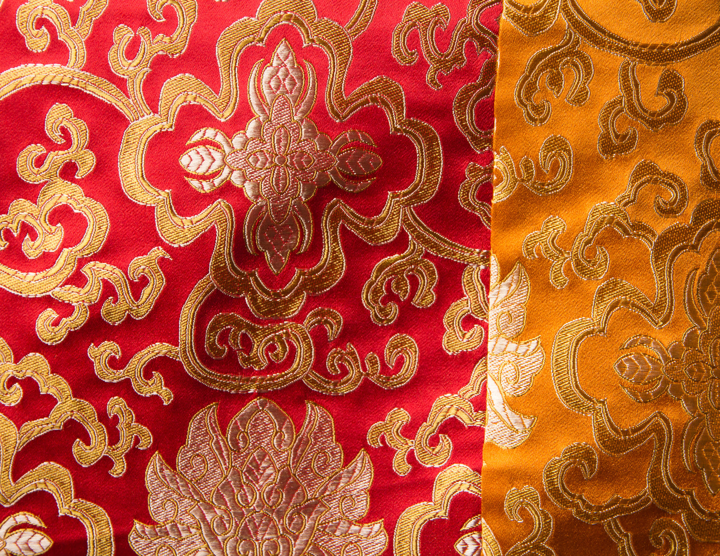 Quadratisches Brokattuch / Übungstischdecke – Orange &amp; Rot