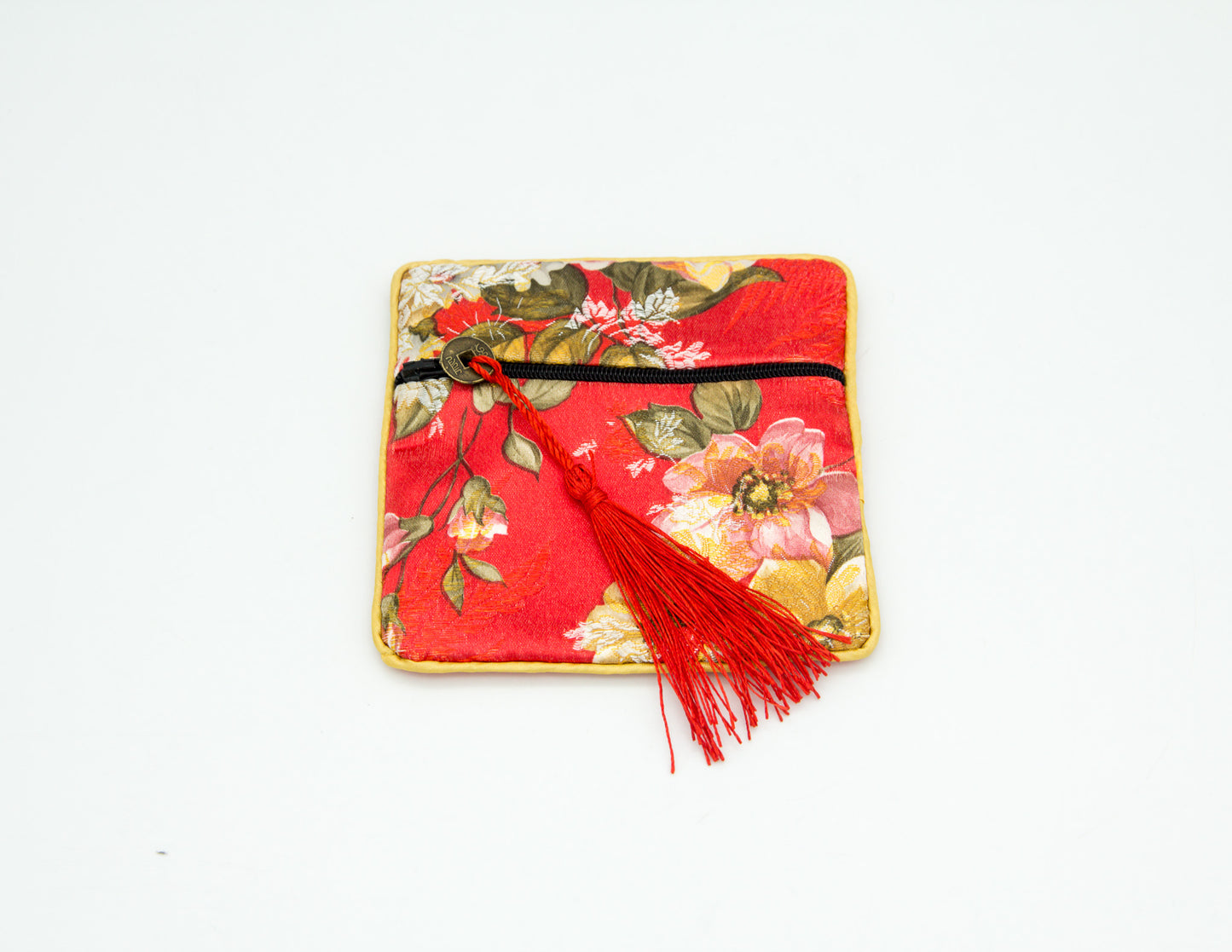 Seidige Geschenktasche mit getrocknetem Lavendel