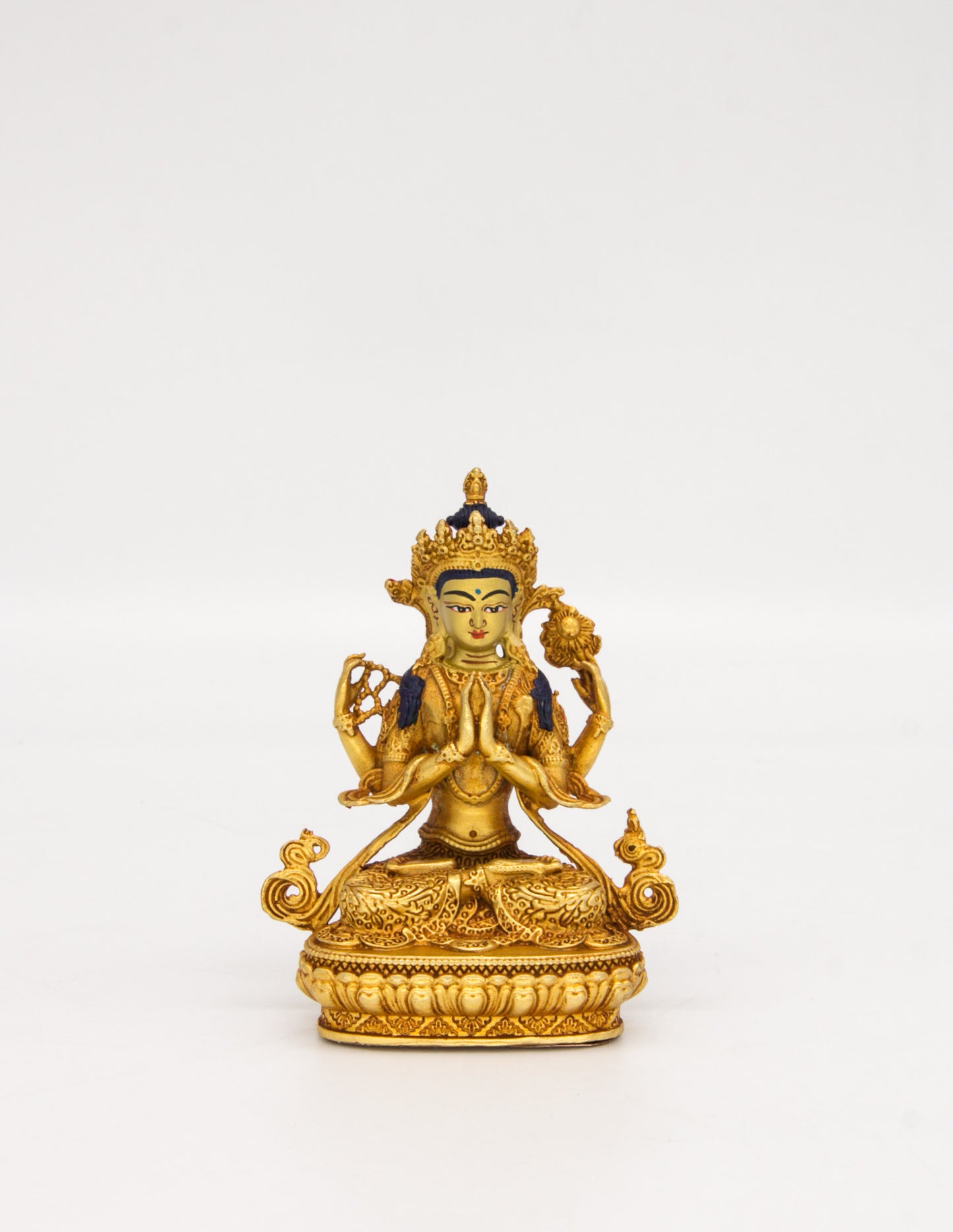 Kleine goldene Gottheitsstatuen